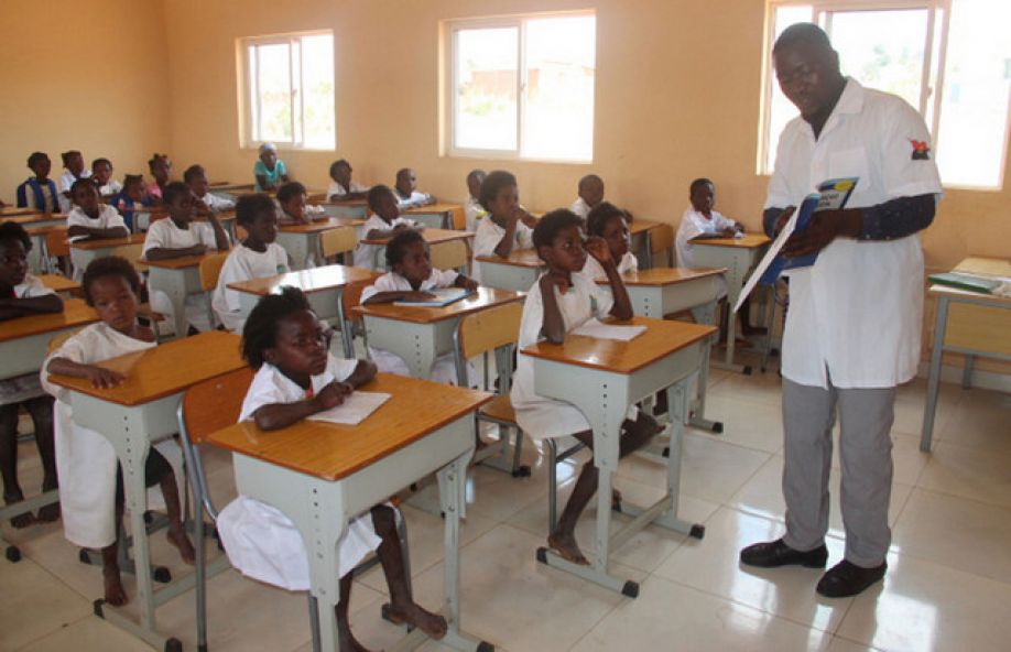 ANGOLA EDUCAÇÃO GOVERNO PREVÊ CONTRATAR SEIS MIL NOVOS PROFESSORES EM 2026 E CONCLUIR OBRAS EM ESCOLAS