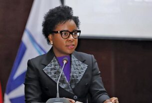 VERA DAVES: RETIRADA GRADUAL DOS SUBSÍDIOS AOS COMBUSTÍVEIS DEVERÁ GERAR POUPANÇA SUPERIOR A 2,6 BILIÕES KZ EM 2026