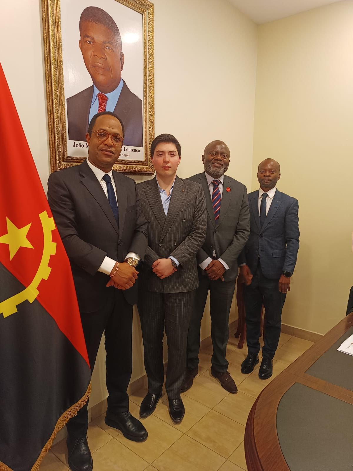 NUNO CALDAS RECEBE REPRESENTANTE DA UNESCO E REFORÇA ÉTICA DA INTELIGÊNCIA ARTIFICIAL EM ANGOLA