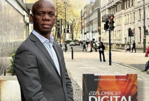 JORNALISTA ANTÓNIO DE SOUSA SIMBO LEVA OBRA SOBRE DIPLOMACIA DIGITAL A UNIVERSIDADES DE PRESTÍGIO NOS EUA