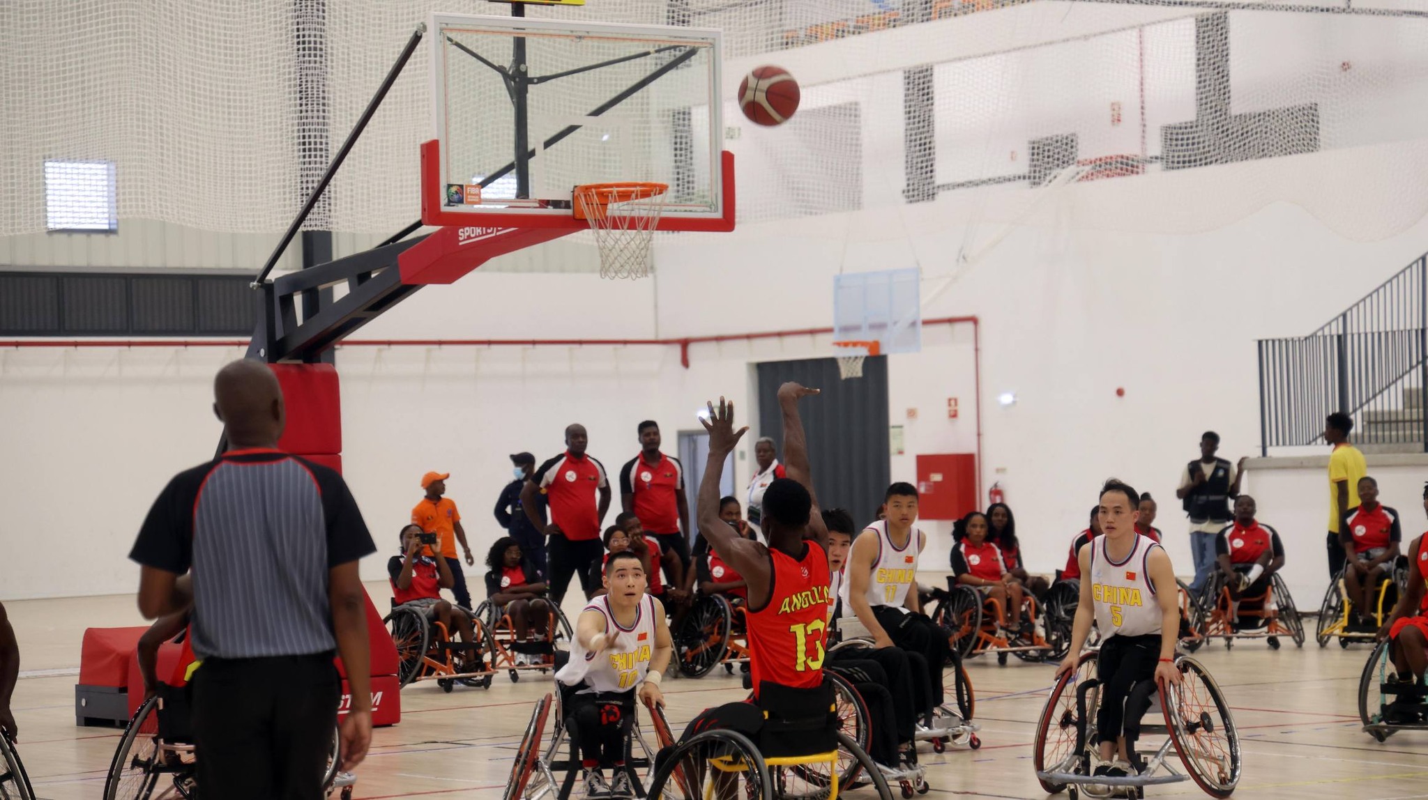 BASQUETEBOL EM CADEIRA DE RODAS UNE CHINA E ANGOLA NUM GESTO DE DIPLOMACIA, INCLUSÃO E AMIZADE