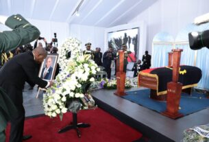 JOÃO LOURENÇO PRESTA ÚLTIMA HOMENAGEM A MANUEL AUGUSTO E DESTACA O SEU LEGADO AO SERVIÇO DE ANGOLA
